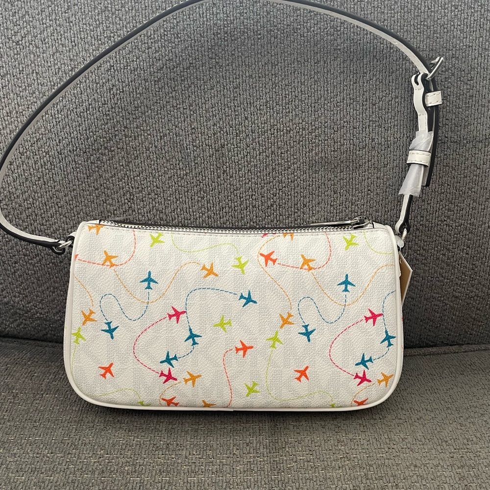 Michael Kors white jet set Airplane purse - Picture 4 of 6